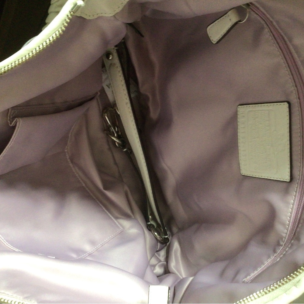 Ivory Coach Leather Tote Handbag - Picture 6 of 16